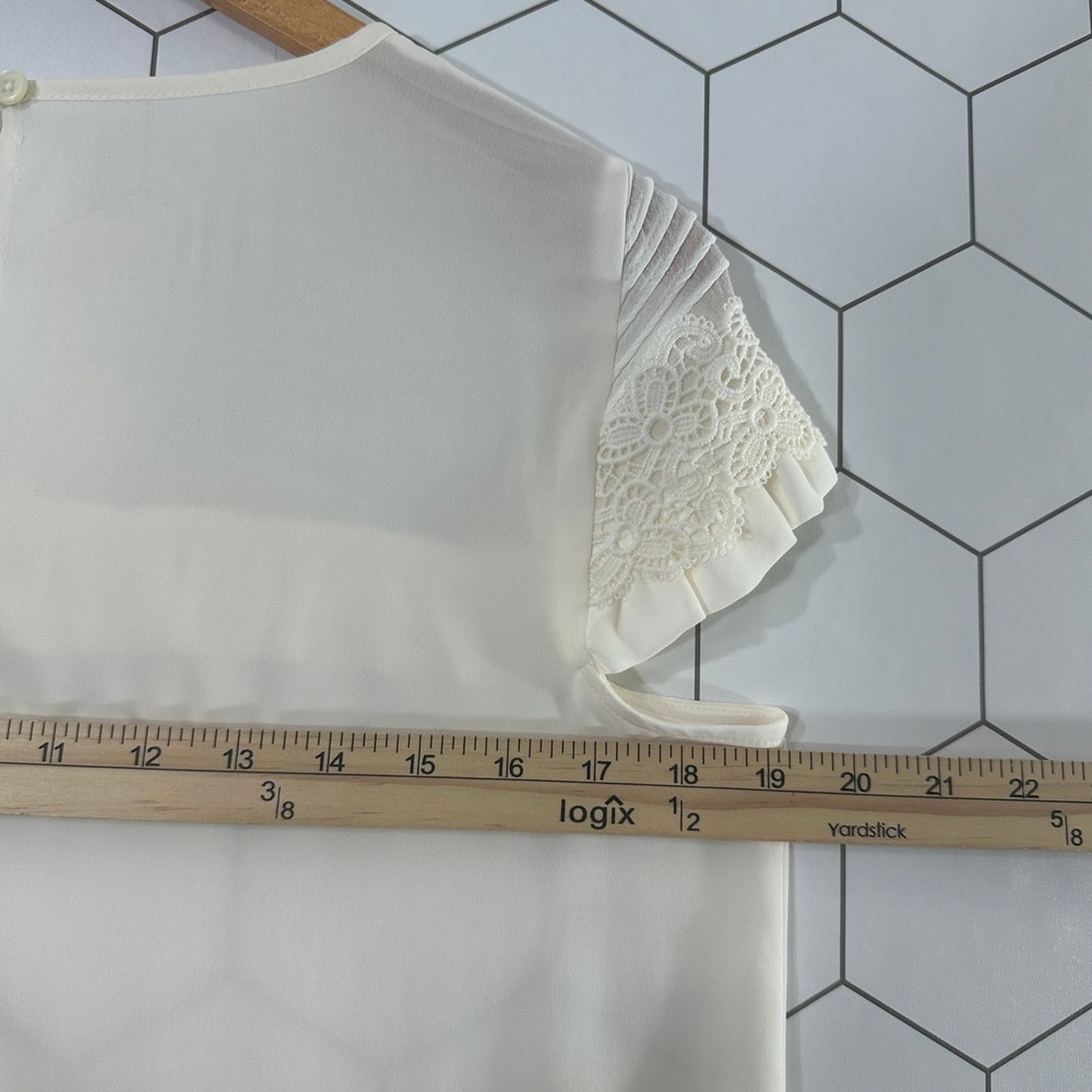 LOFT Ann Taylor Ivory Lace Yoke Ruffle Blouse Short Sleeve XSP Petites - Picture 4 of 7